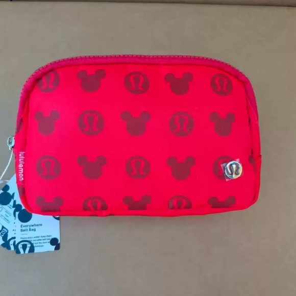 Disney x lululemon *Everywhere Belt Bag 1L Mickey and Logo Print - Picture 4 of 4